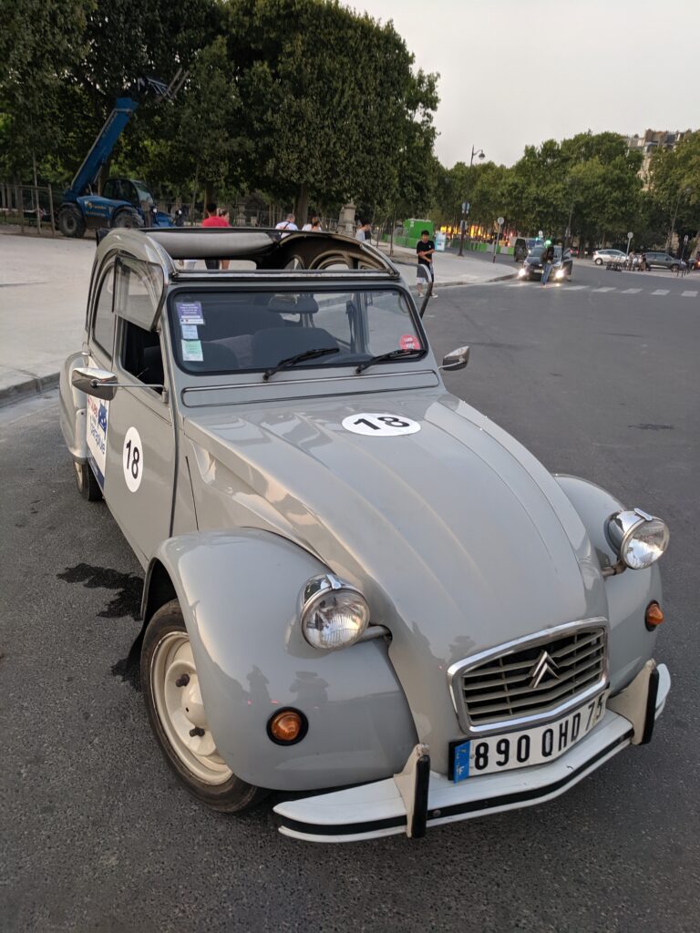 Citroen 2CV in Paris