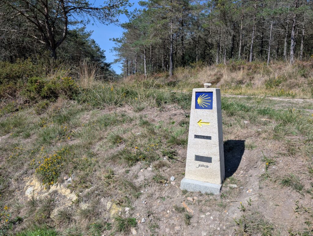 Camino marker on the way to Baleira