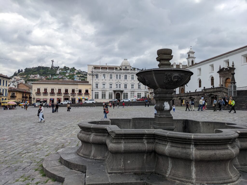 Plaza San Francisco, Hotel Gangotena in background