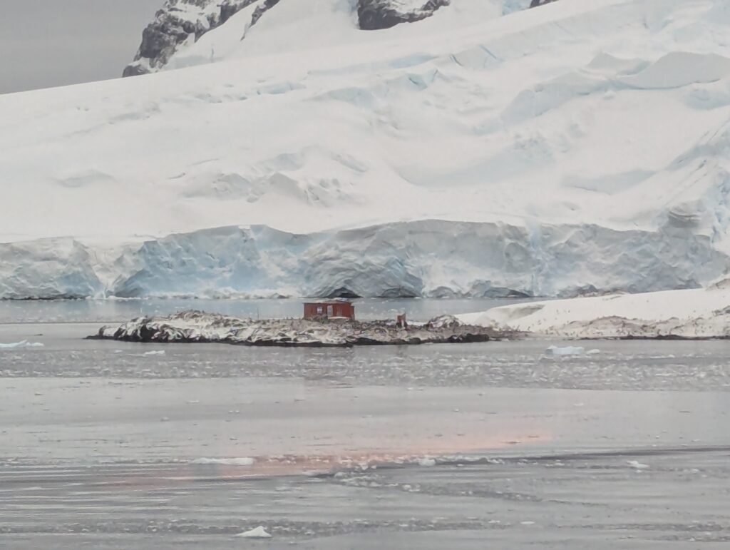 Supply hut, D'Hainaut island